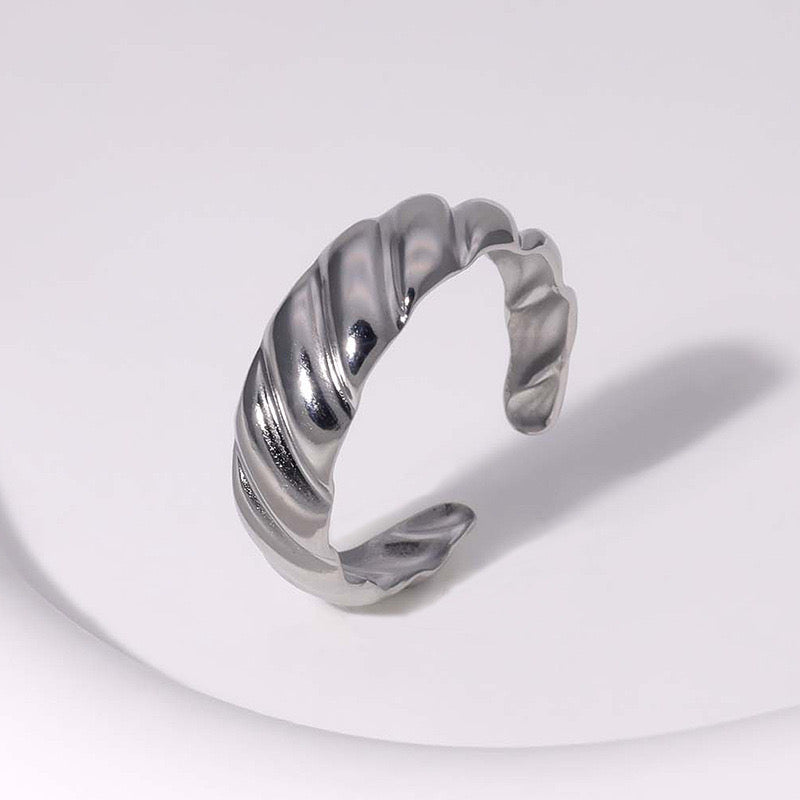 Amira ring in silver