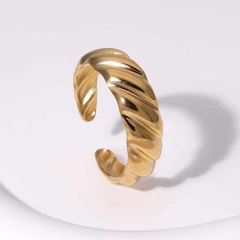 Amira ring in gold