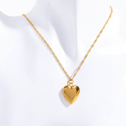 The “I love you” locket necklace