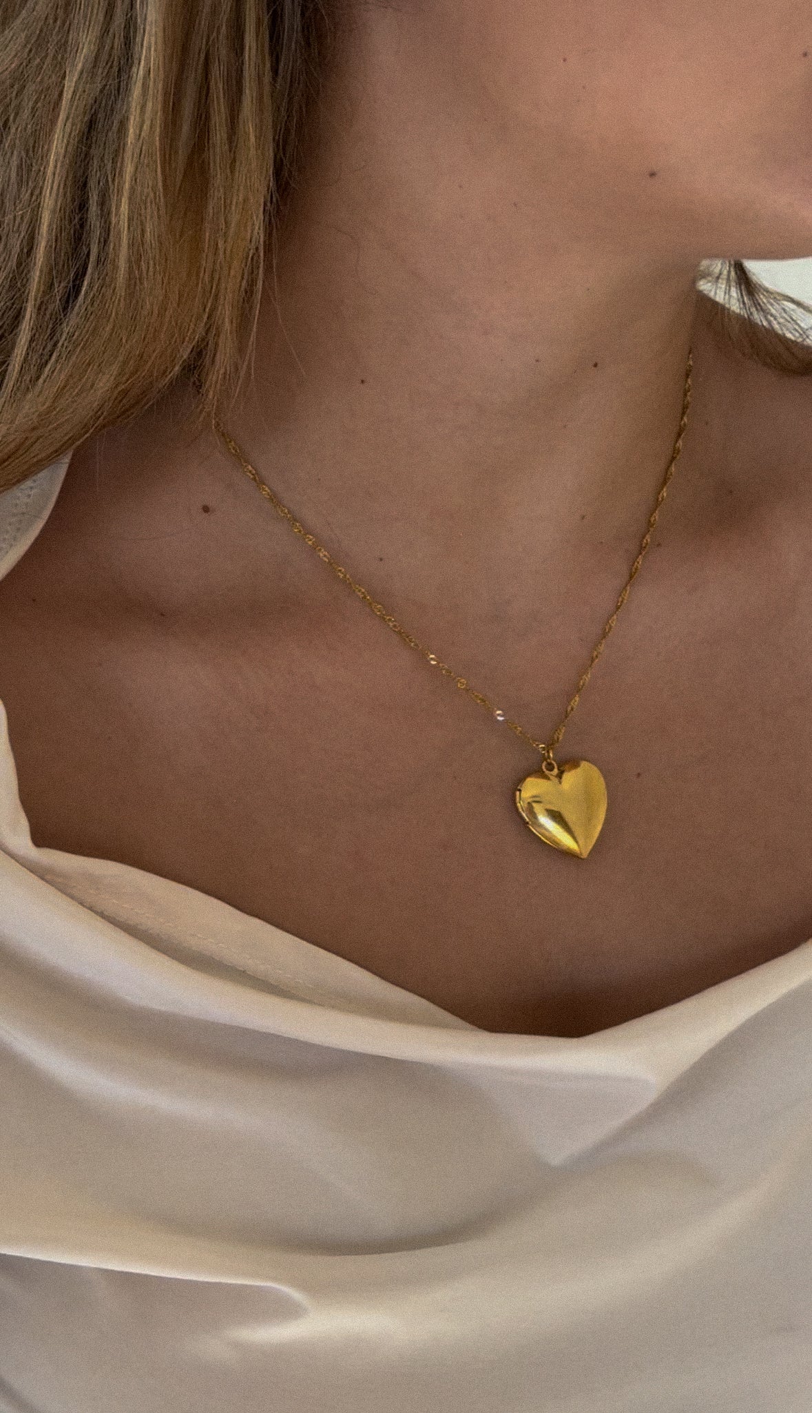 The “I love you” locket necklace